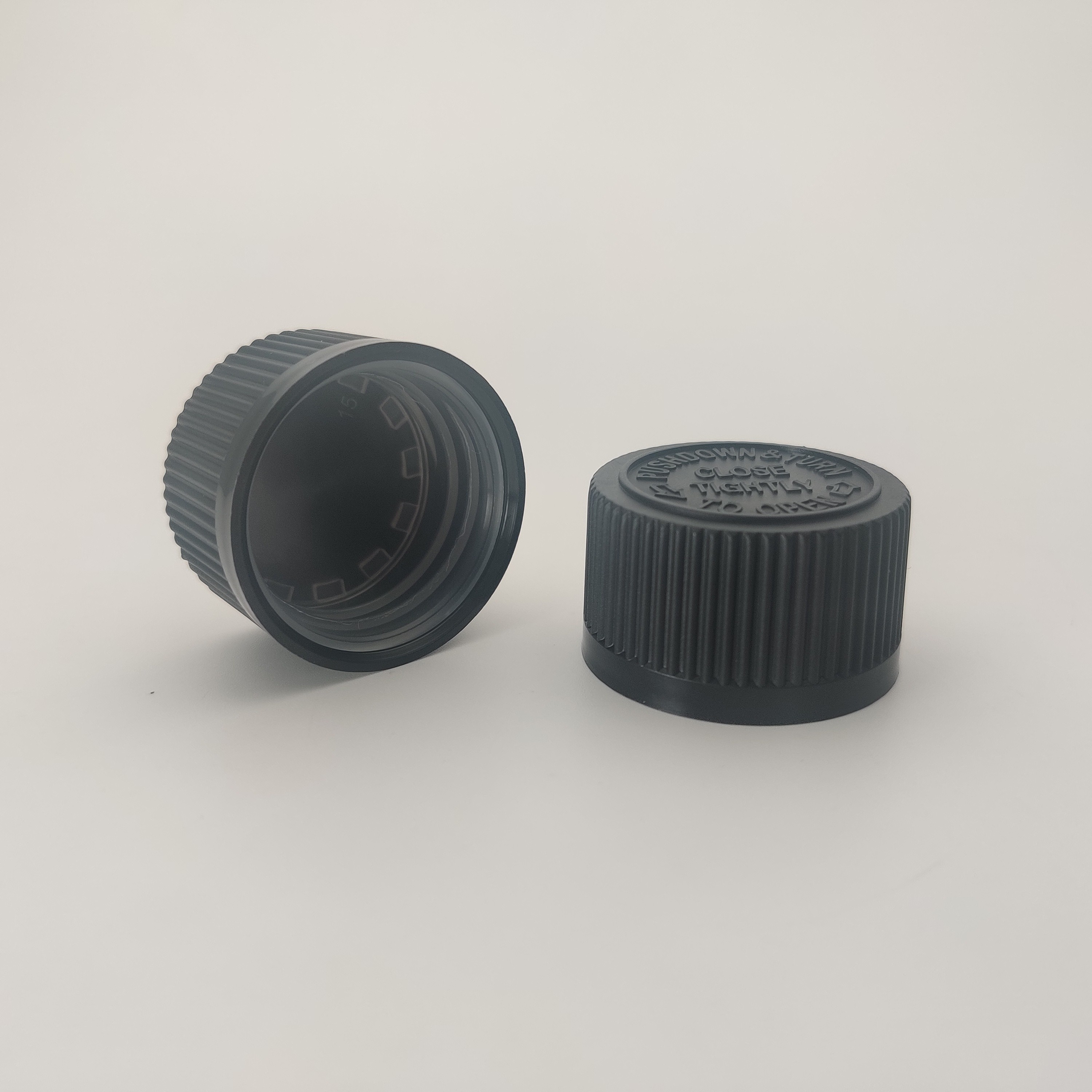 Grey Plastic Screw Lock 28mm Child Resistant Cap For Medicine Bottle