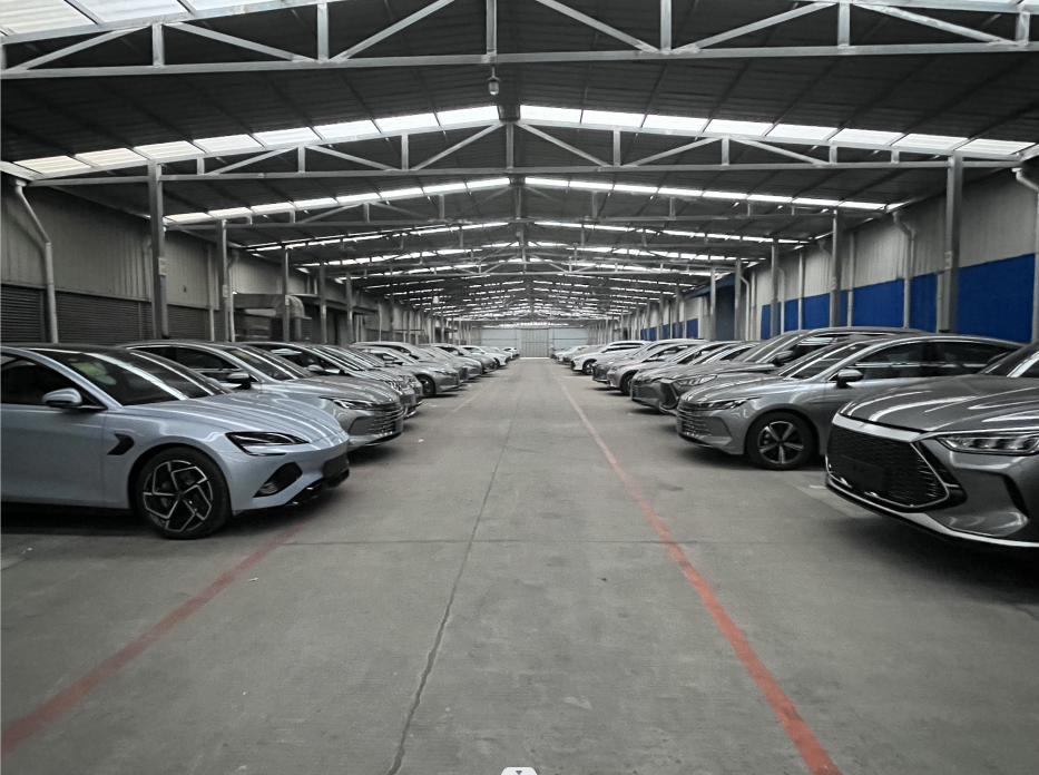 Left Steering Changan Automobile UNI-T Country VI Oil Truck With Advanced Car Entertainment System and ACC Cruise System Car
