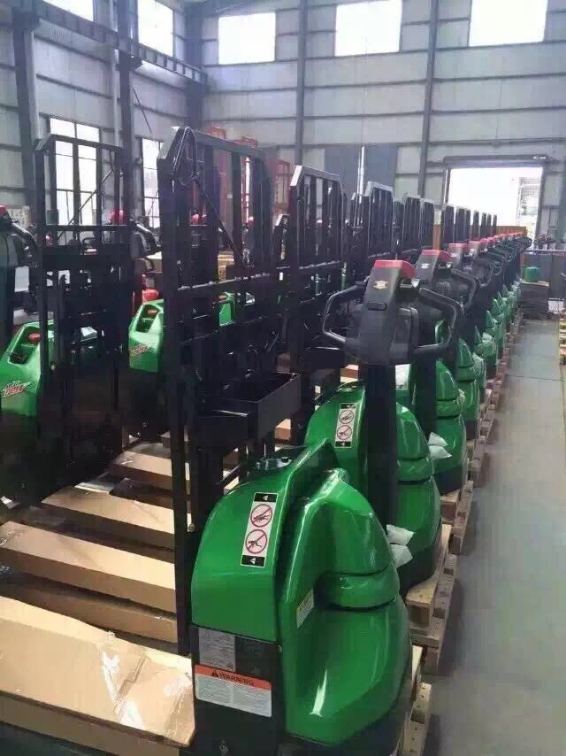 Electric Stacker 1500kg 2000kg Heavy Duty Type Electric Drive and 550/685mm Fork Width