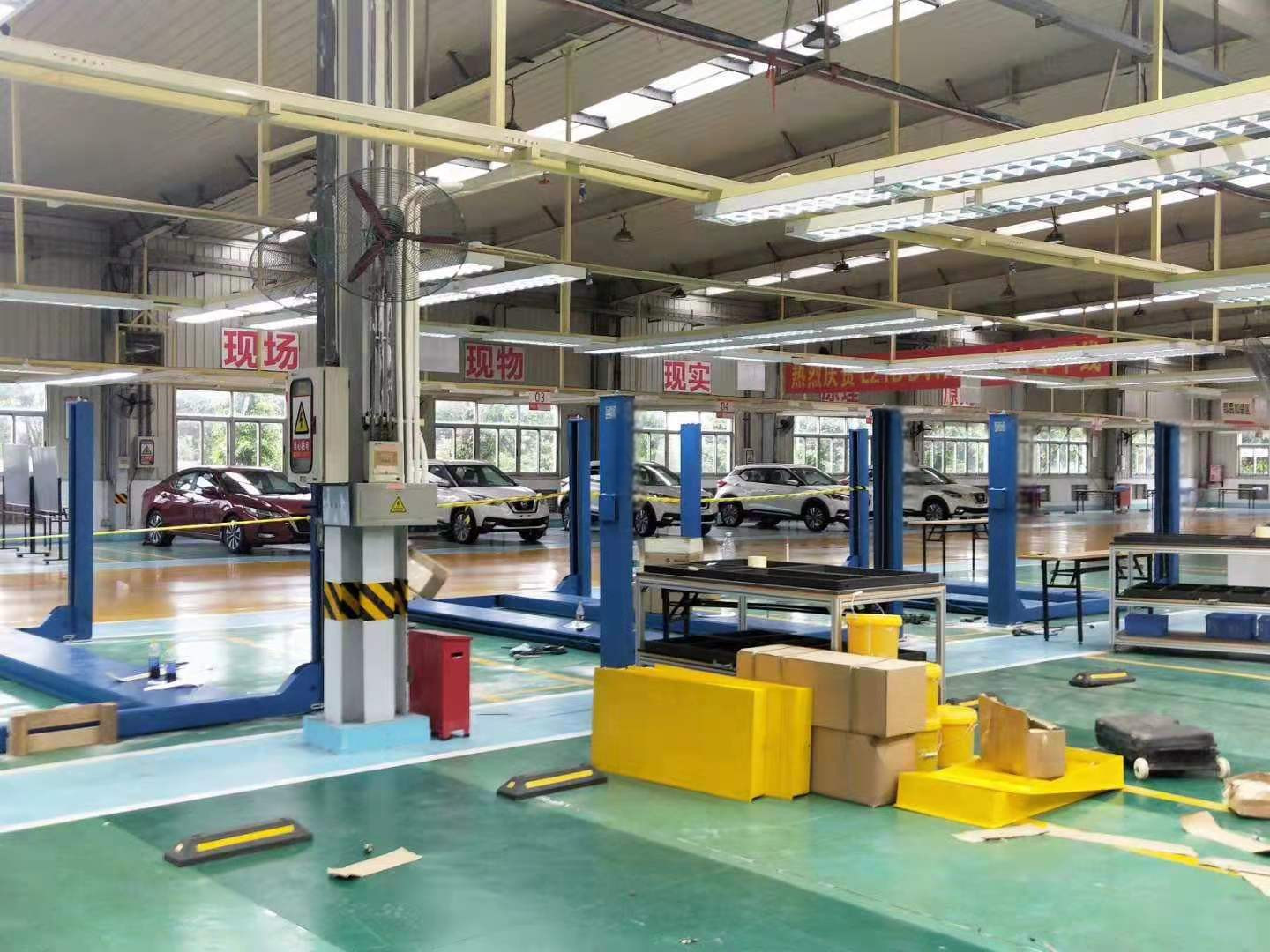 4000kg T440D Industrial 4-Post Car Lift with Superior Stability