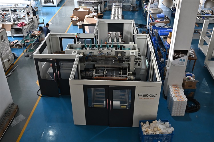 High Speed kitchen towel toilet paper roll packing machine production line in USA