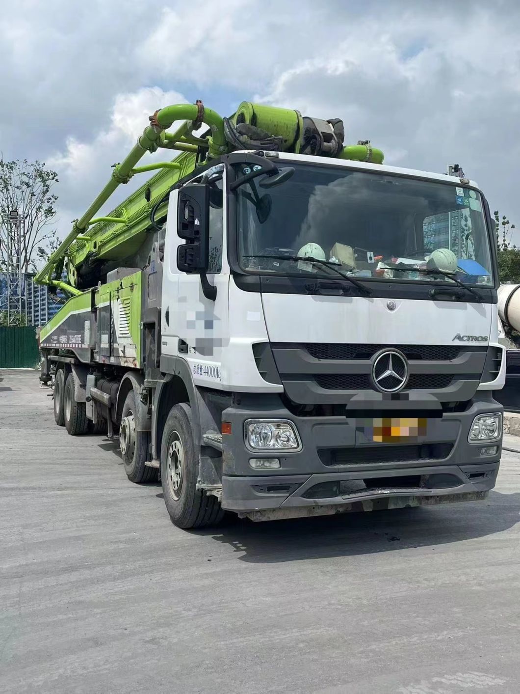 2018 Zoomlion 56m Concrete Boom Pump Heavy Equipment Mercedes Benz Truck Mounted Pump