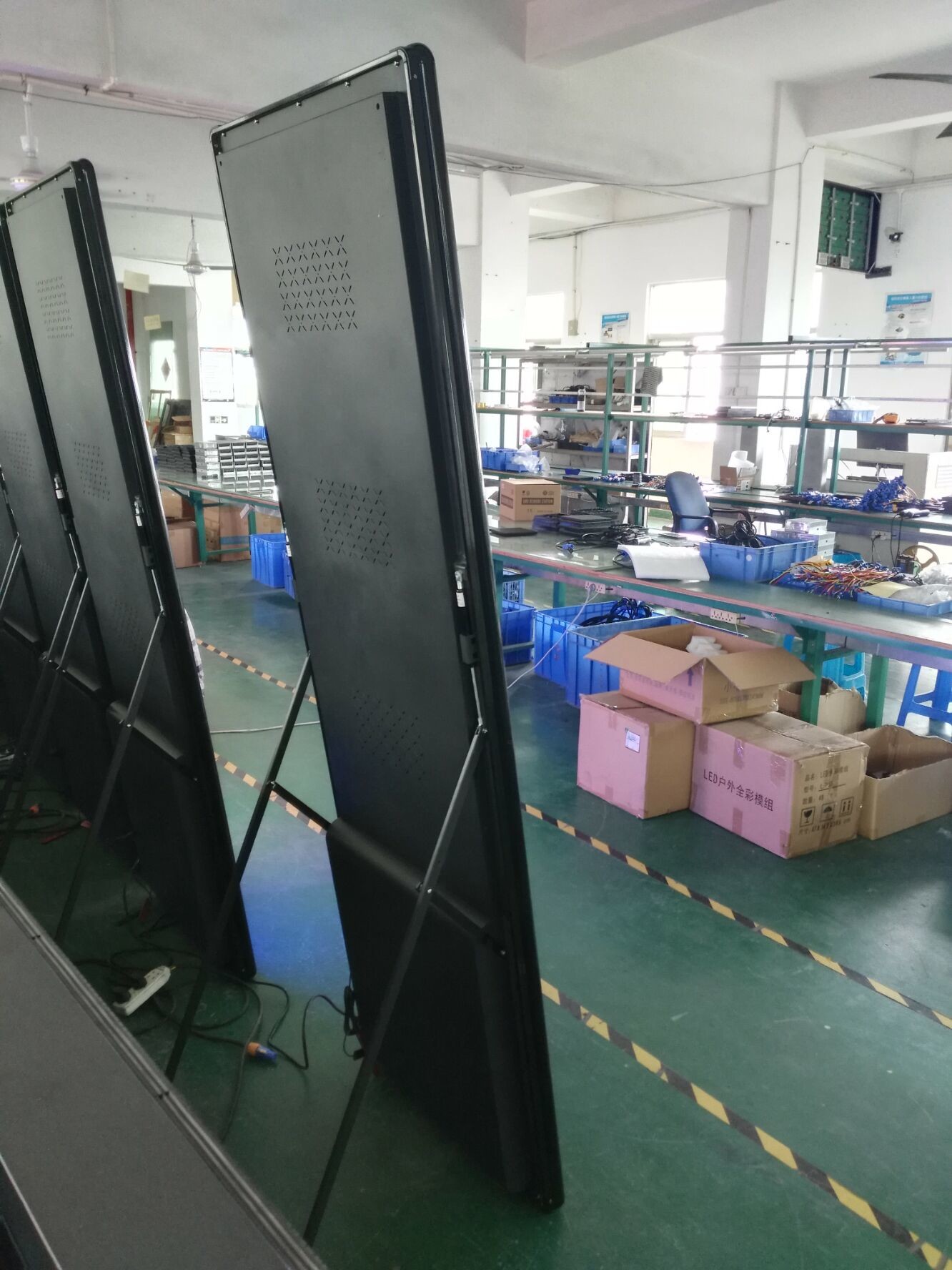 Humidity LED Poster Display With Aluminum Cabinet 1/32S Driving Mode And 1/16Scan Capability