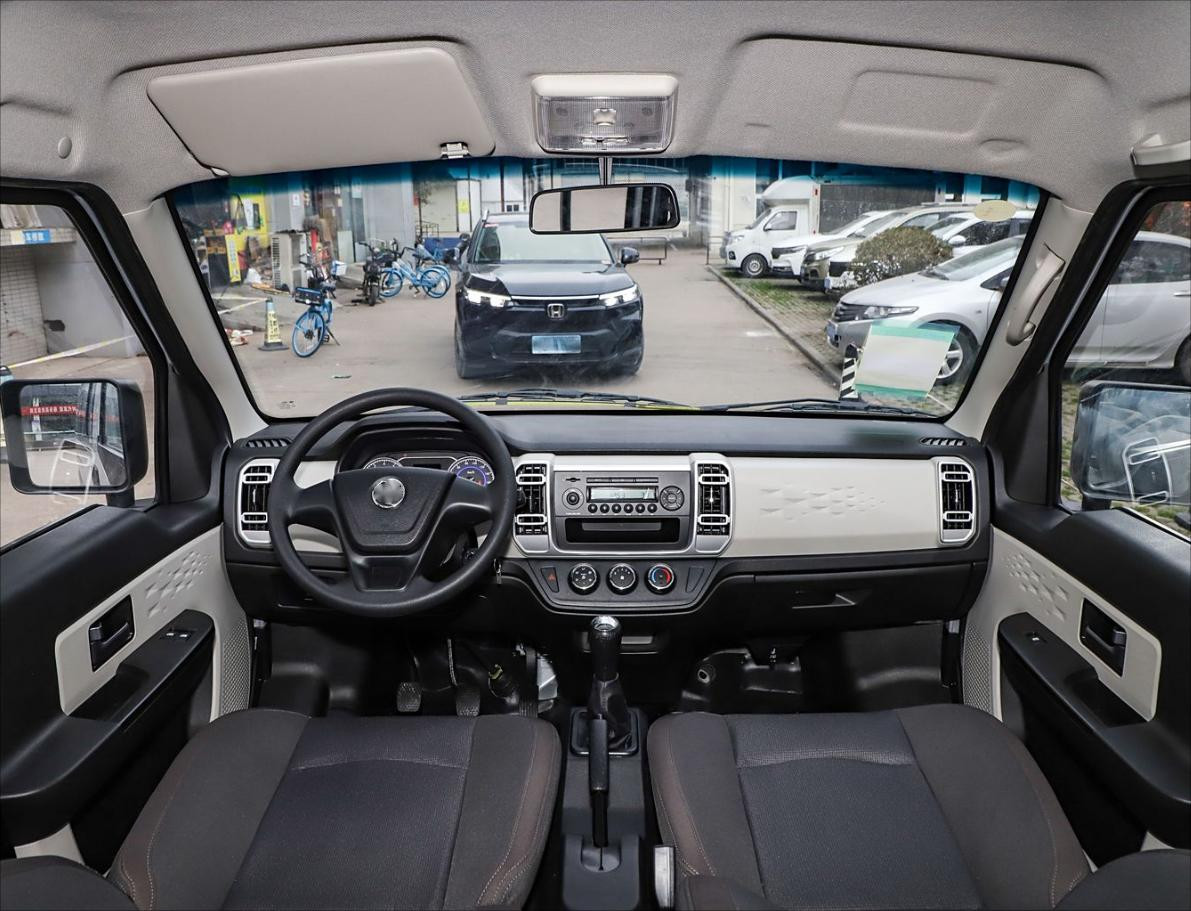4.5m CNG Haise Van 11- Seat Van Minibus Suitable For Urban Transportation