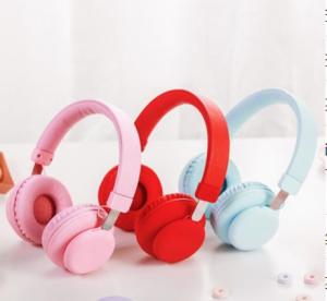 China Smart Phone Bluetooth Over Ear Headphones Waterproof Wireless Headphones on sale