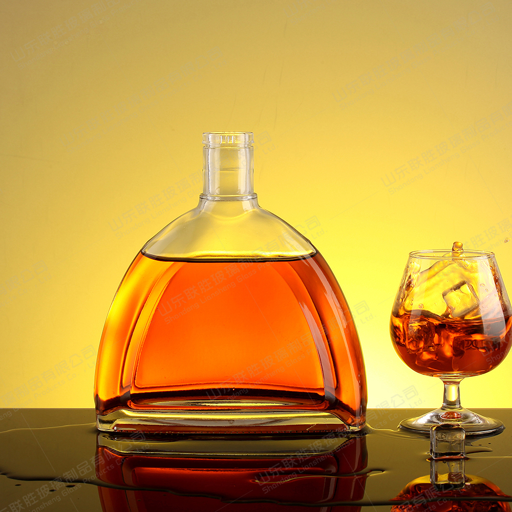 Rubber Stopper Sealing Type 500ml Glass Wine Bottle for Vodka Brandy Gin Spirit