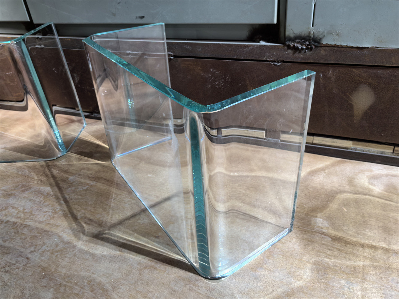 Small Radius Curved Glass Factory Custom-Made In Various Shapes And Difficult Round Hot-Bent Glass