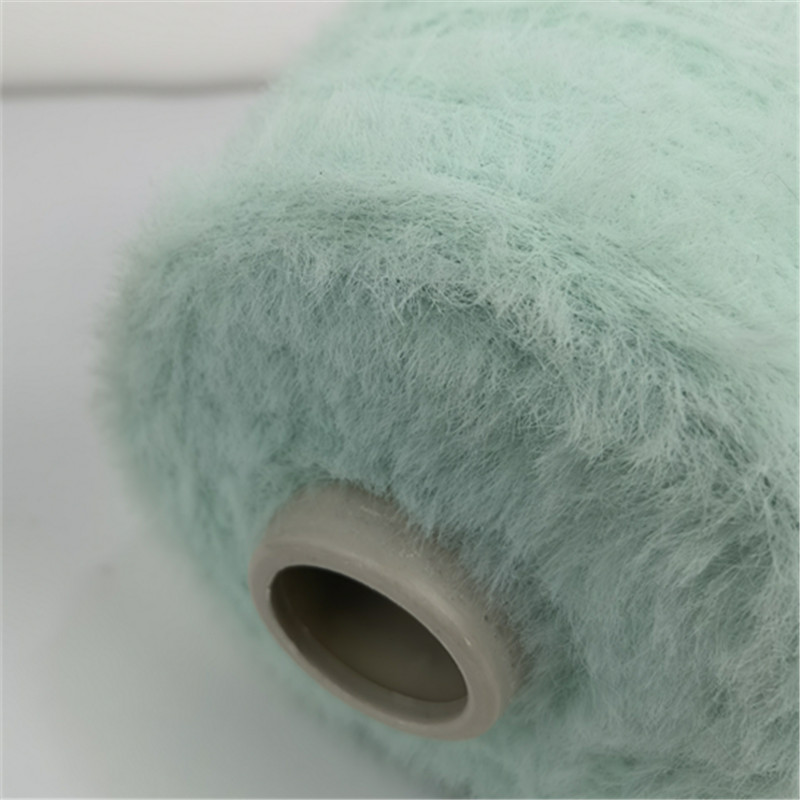 Dyed 100% Polyester Feather Knitting Yarn High Tenacity