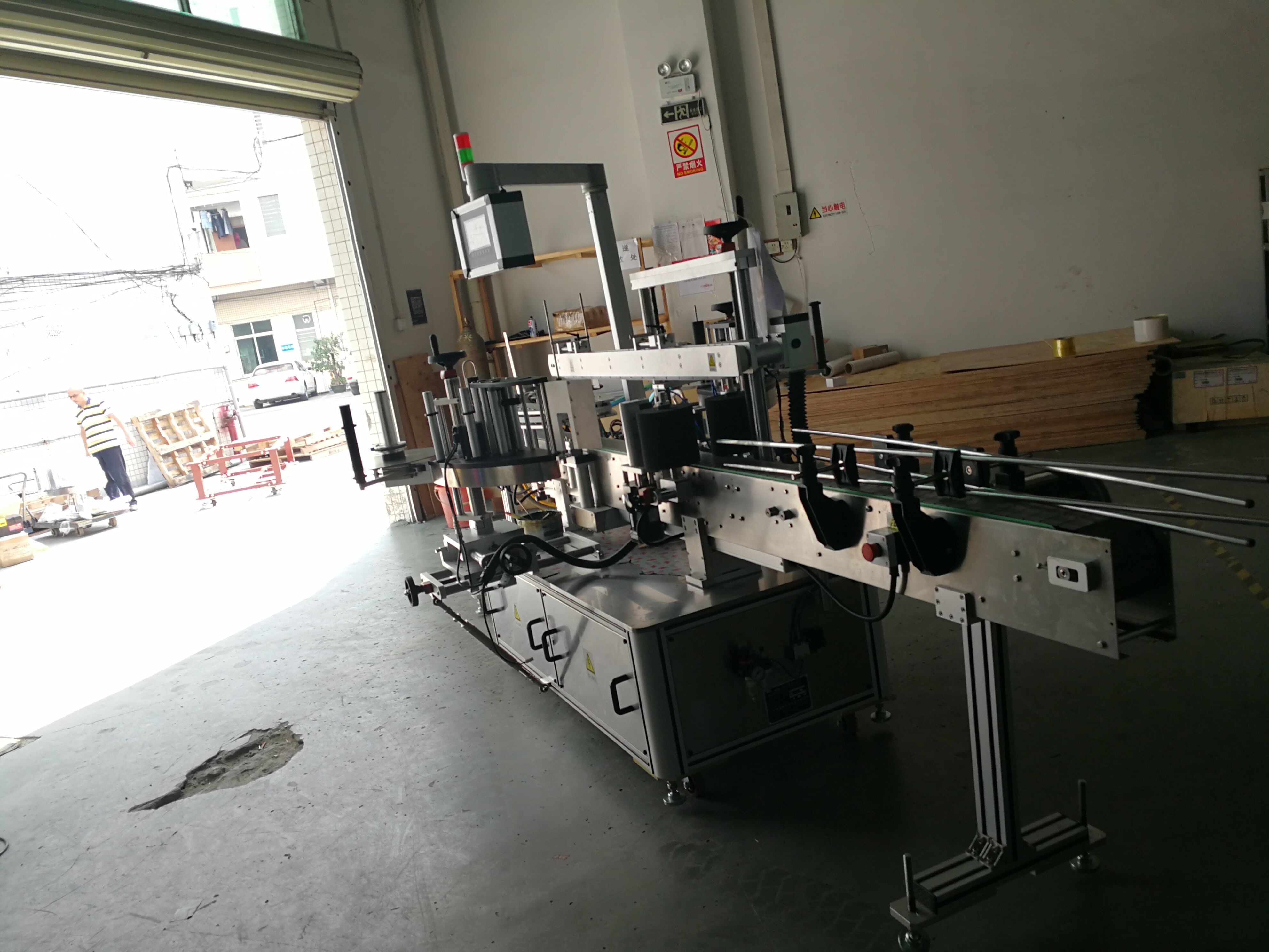 Automatic Front and Back Labeling Machine for flat bottle labeling mc