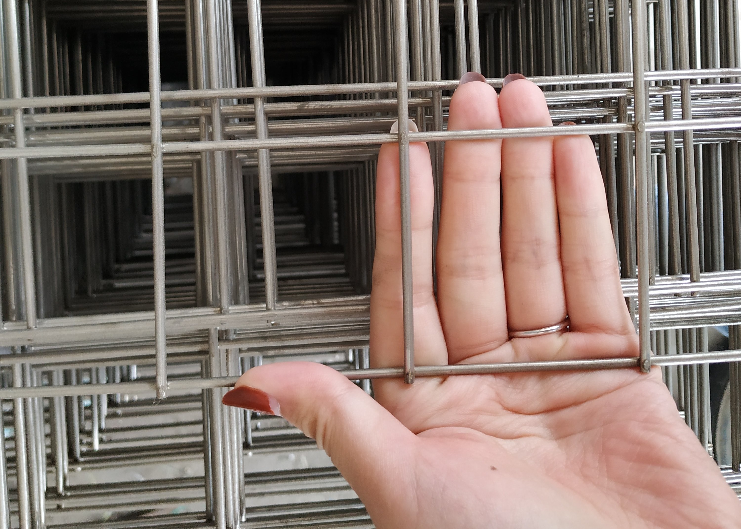 Weld 50x50mm Hole 4ft Galvanised Steel Mesh Panels Silver