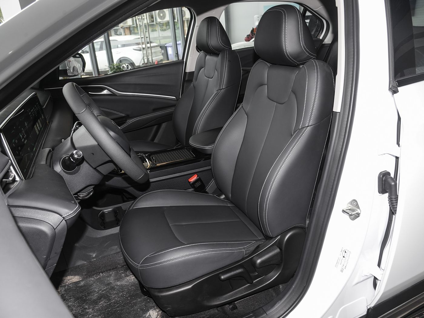 NETA U 401km White Color Range Second Hand Used Cars with 120kW Motor Best Electric Car for Desert Driving 2023