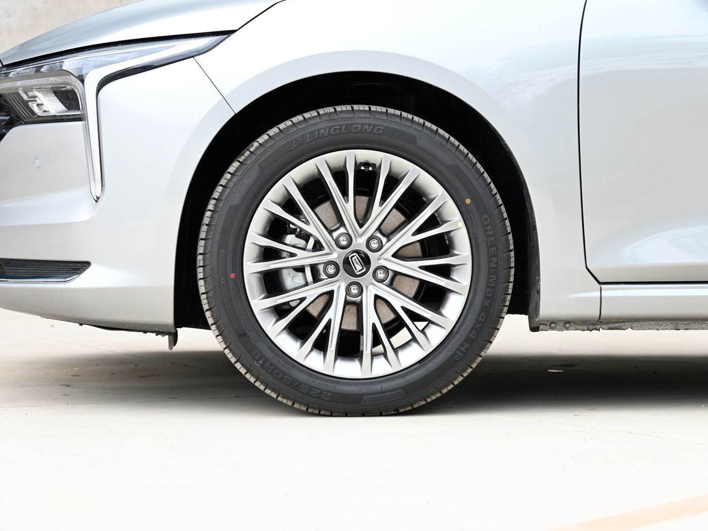 Bestune B70 1.5T Automatic Gasoline Vehicle Speed Performance with 2650mm Wheelbase and 169 Horsepower in 2024