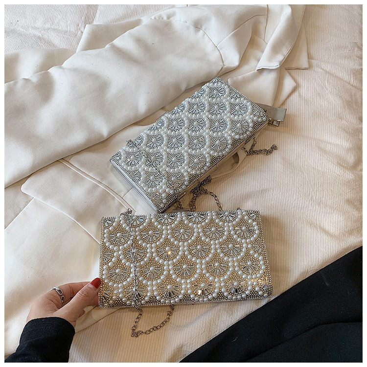 2023 Light Lady Pearl Chain Bags Lady Design Purses For Females Zipper Hasp Closure