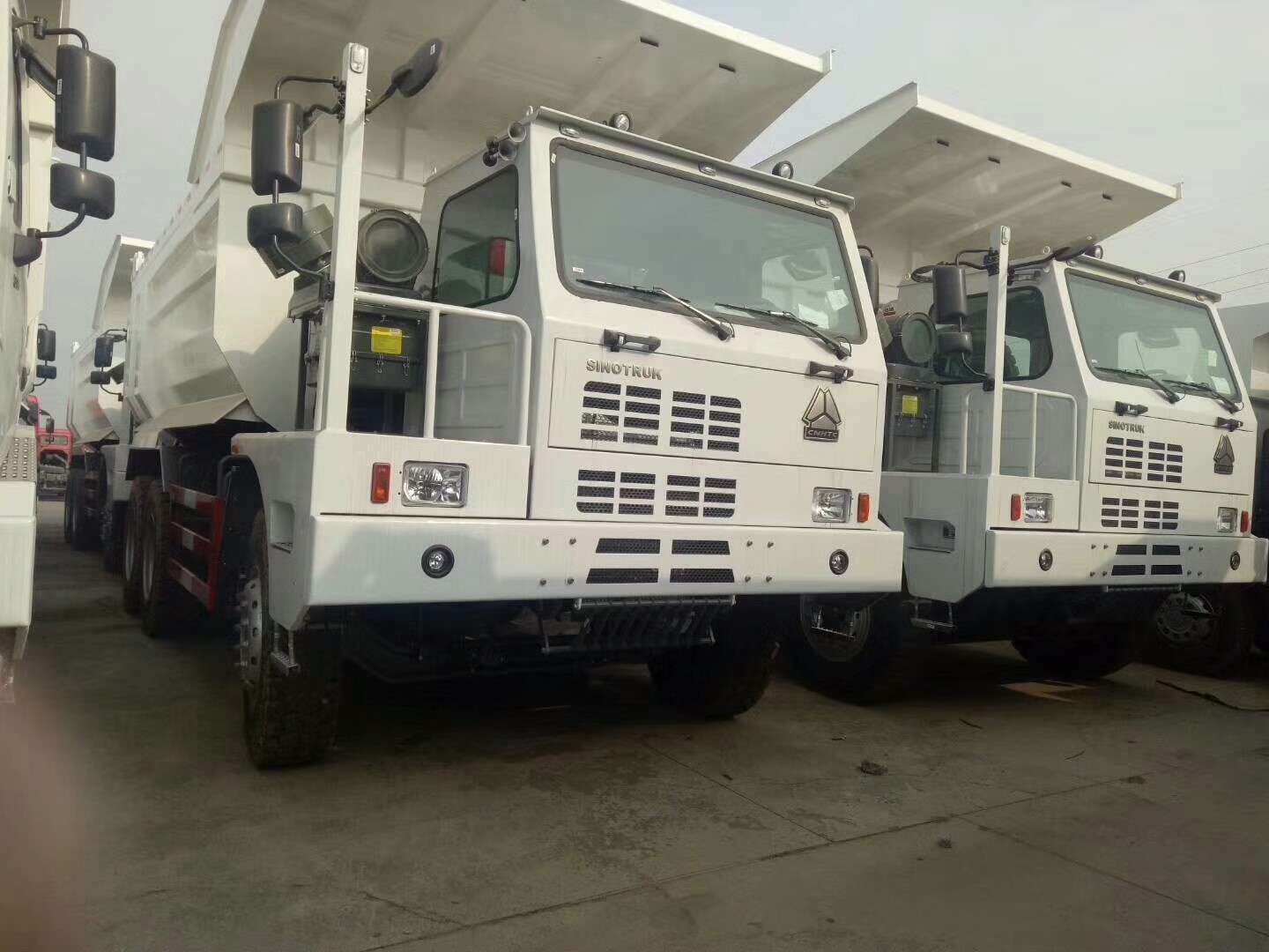 Euro2 25m3 Sinotruk HOWO Heavy Duty Dump Truck 70T Mining 6x4 LHD New Truck euro II/III