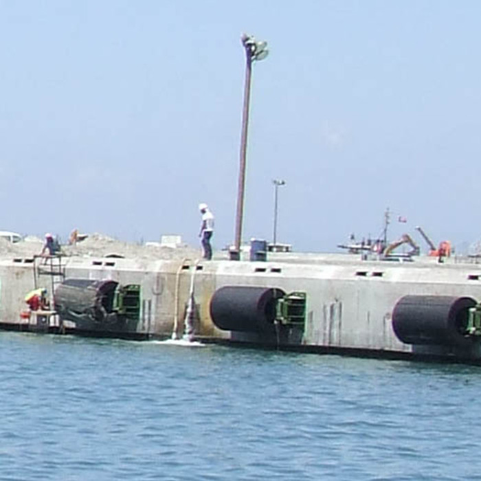 Cylindrical Marine Fenders Marine Protective Gear Affordable Fenders For Dock Operation