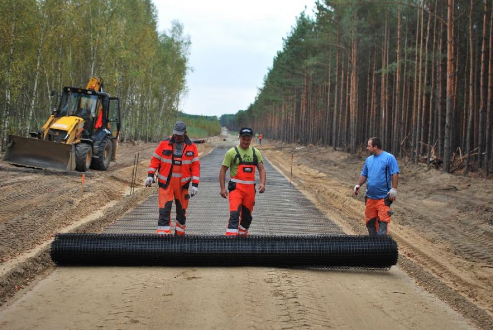 20KN PP Biaxial Geogrid for Road Reinforcement Black Color and Onsite Training Service