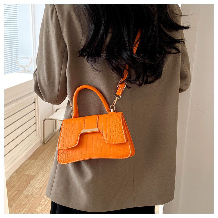 Small Durable Chains Decoration Female Crossbody Messenger Bag for Women's Convenience