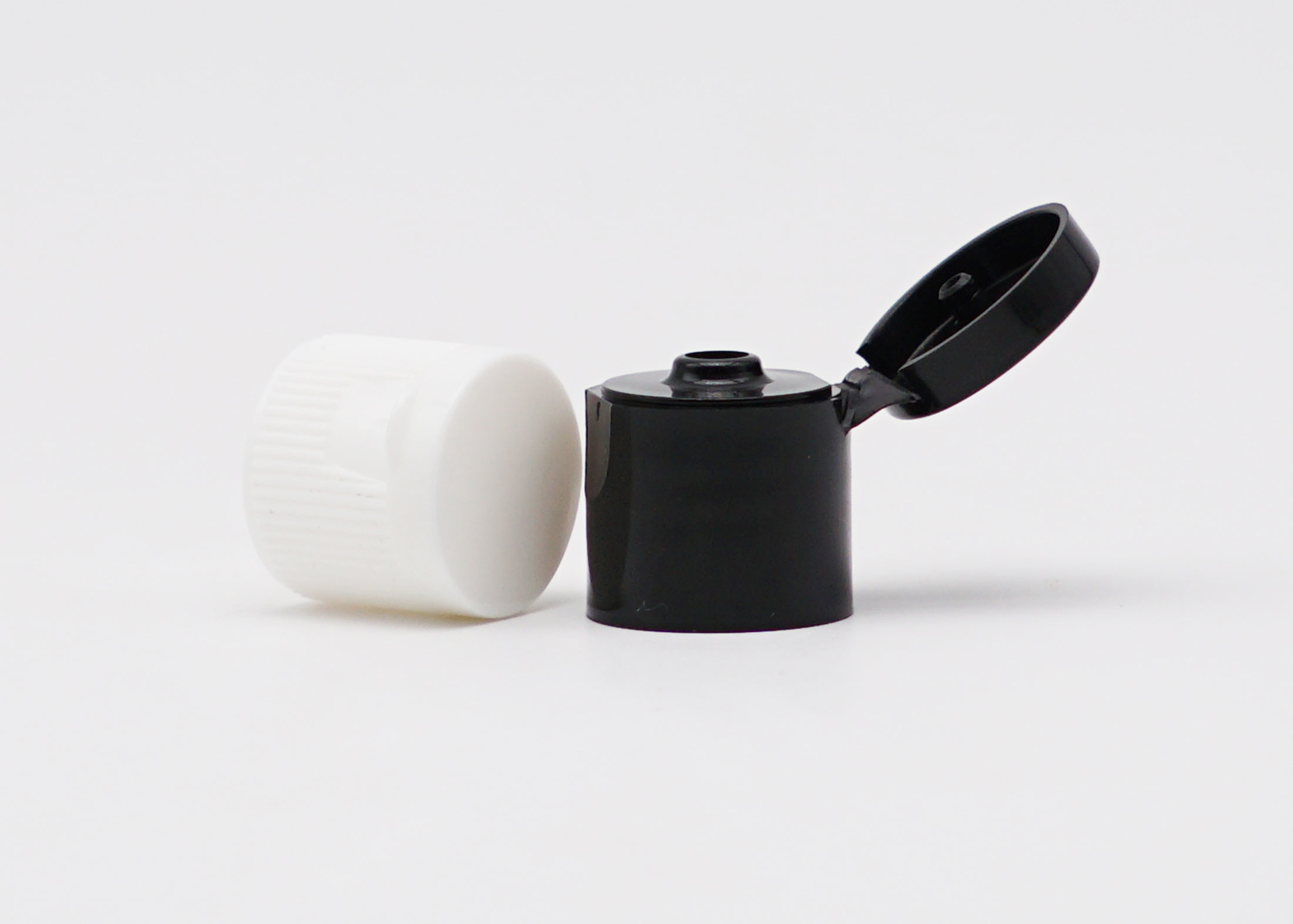 Smooth 18 / 410 PP Plastic Flip Top Dispensing Caps Eco Friendly