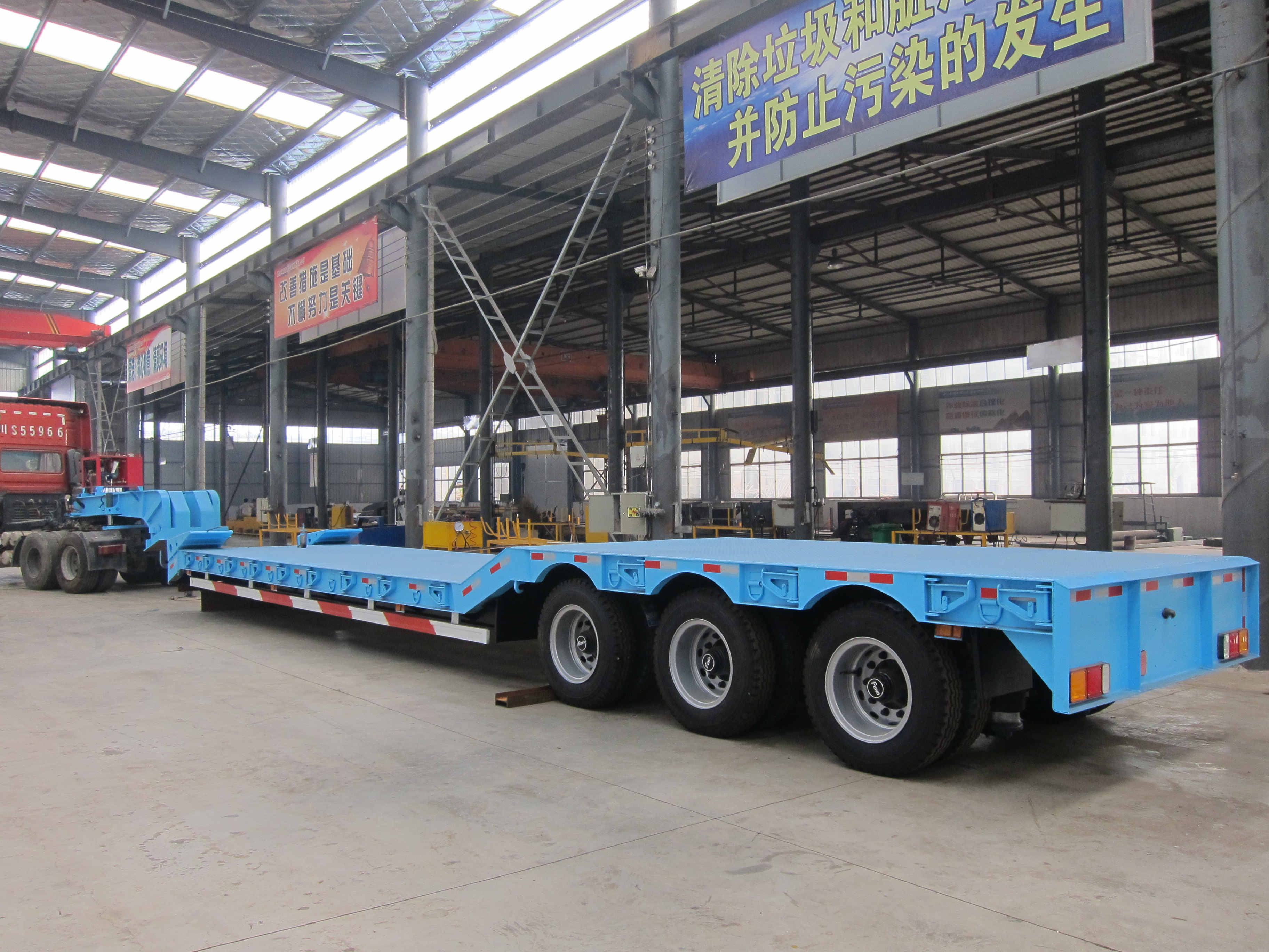 Extra Low Drop Deck Trailer Manufacture Liangshan Juyuan Special Vehicle Manufacturing Co