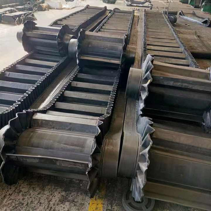 Small Lumps Partition Cold Resistant Conveyor Belt For Building Materials