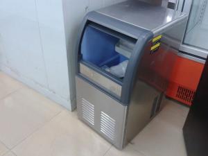 Quality 25kg Commercial Ice Maker Efficiency , Stainless Steel Ice Machine wholesale