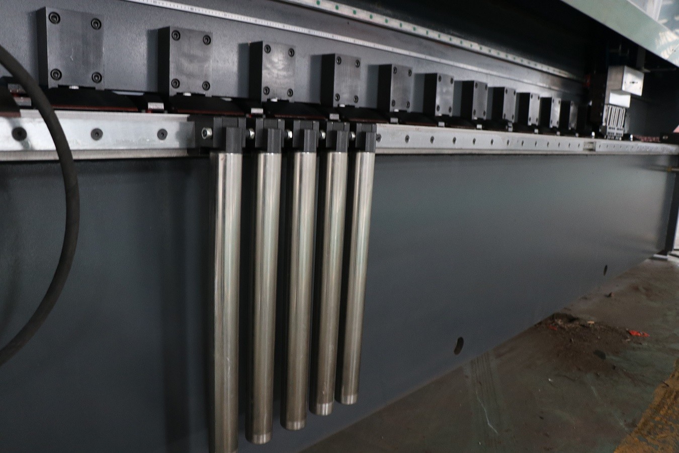 Vertical CNC Cut Machine 6000 Mm 8 Mpa Slot Plate Sheet Metal Grooving Machine 10 Mm