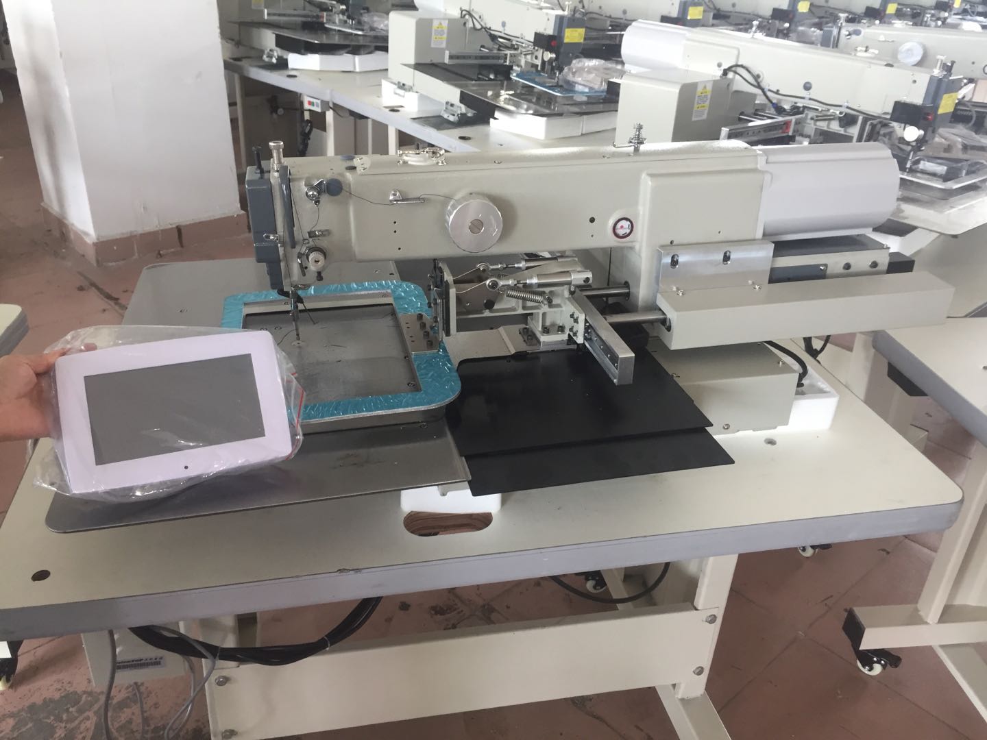 DP*17 18 Needle Automatic Shoe Sewing Machine Computer Pattern Footwear Stitching Machine