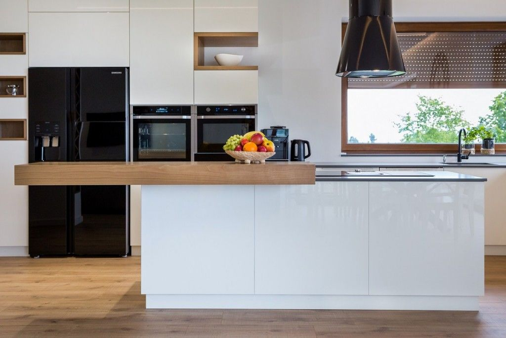 Waterproof L Shape Kitchen Cabinet Set with Modern Design and Quartz Stone Countertop