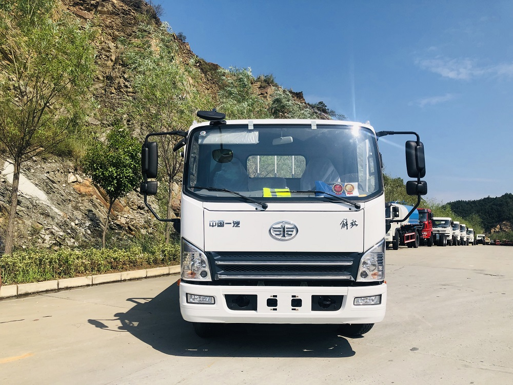 4x2 Light Flatbed Lorry Cargo Truck with Manual Window and Column Plate Cargo Tank Type
