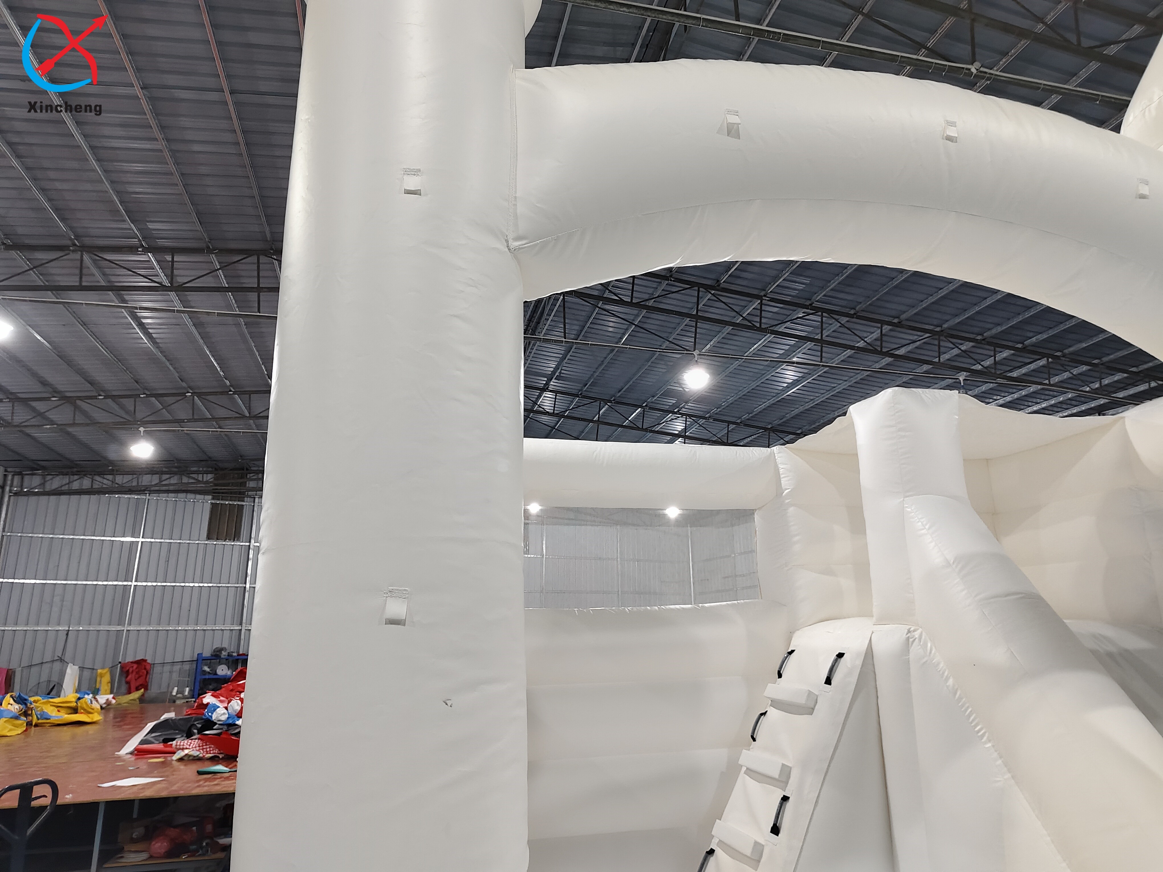 ODM/OEM Inflatable White Wedding Bouncy Castle With Slide For Wedding Party