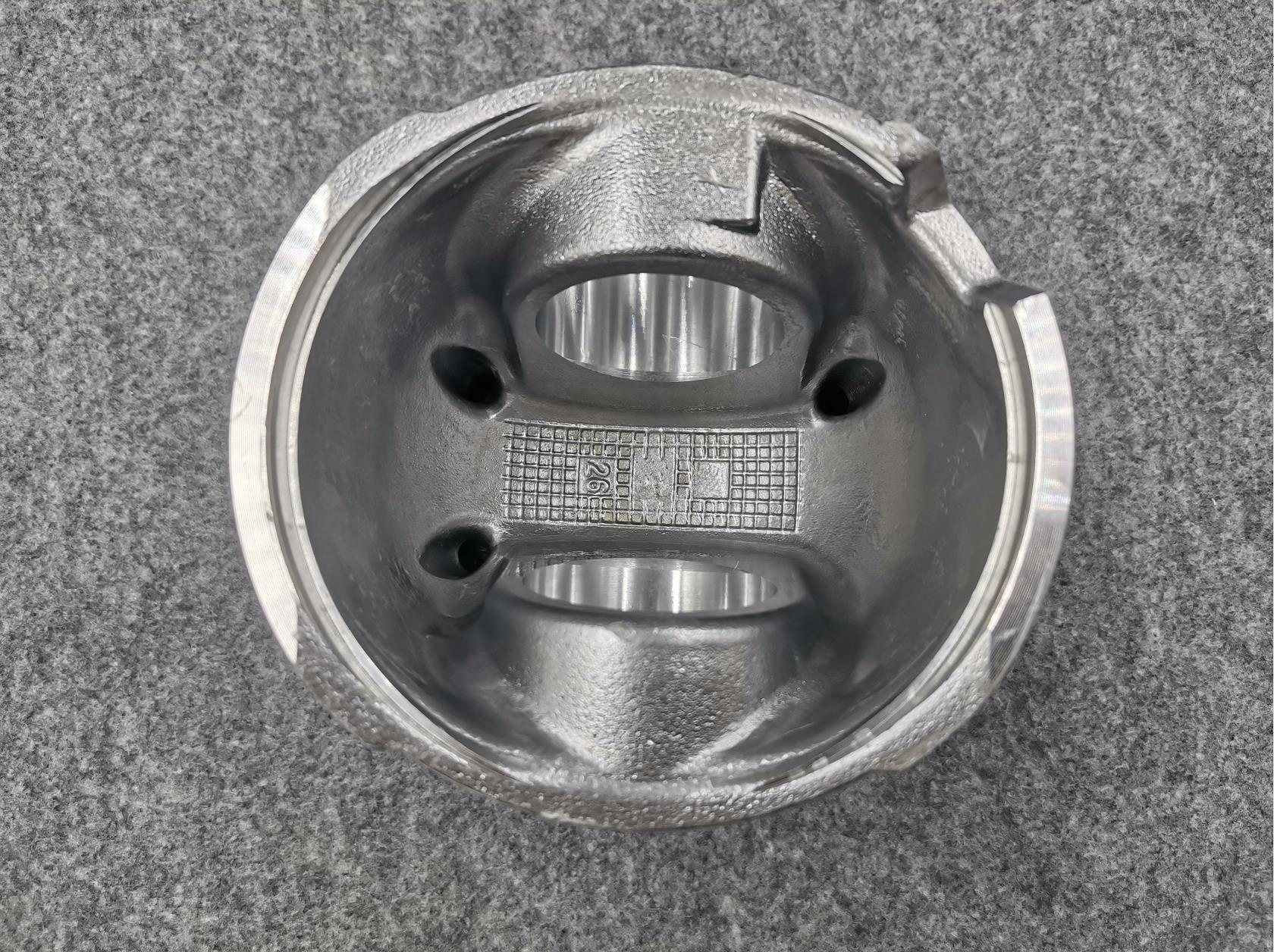 Dongfeng Cumminss Heavy Truck Engine Piston in Standard Size for Construction Works