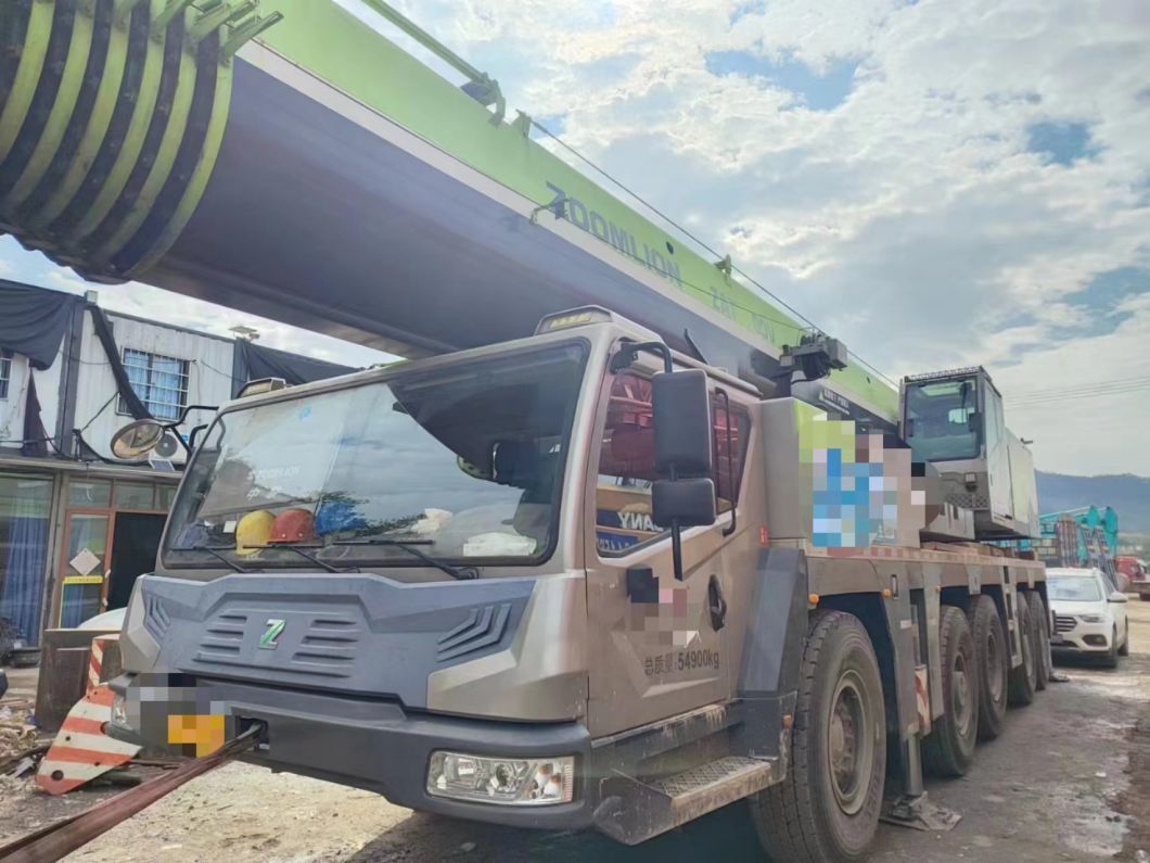 Zoomlion Mobile Crane 130 Tons of Site Construction Machinery