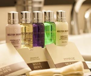 Quality Luxury Hotel Bathroom Amenity Biodegradable Hotel Amenities wholesale