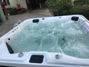 Quality Home and Garden Spas 6 Person 40 Jet Hot wholesale