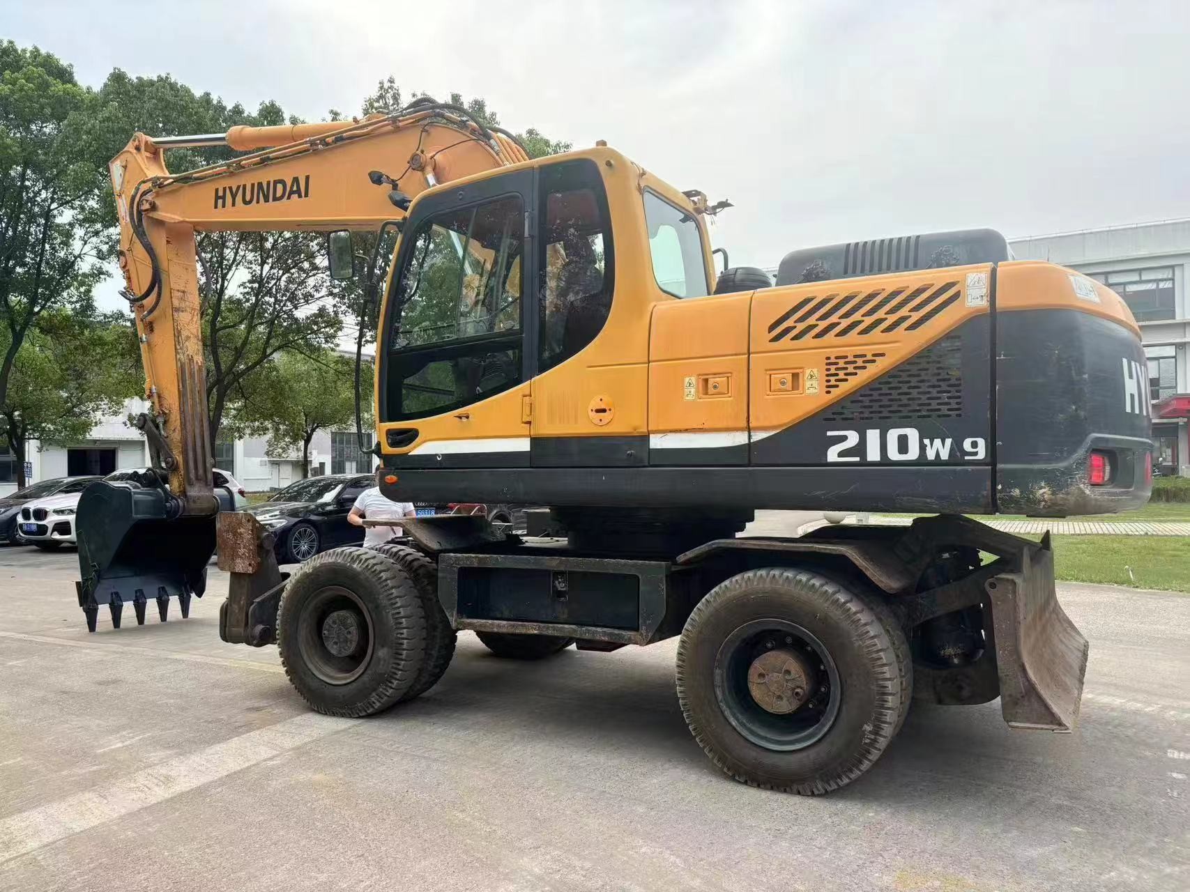 Hyundai Used Excavators For Sale Original Korea Hyundai 210w-9 On Wheel Excavators For Sale