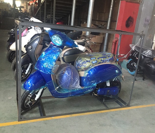 Long-Lasting 60V 20Ah Lithium Battery Electric Scooter 3000W for EEC Certification