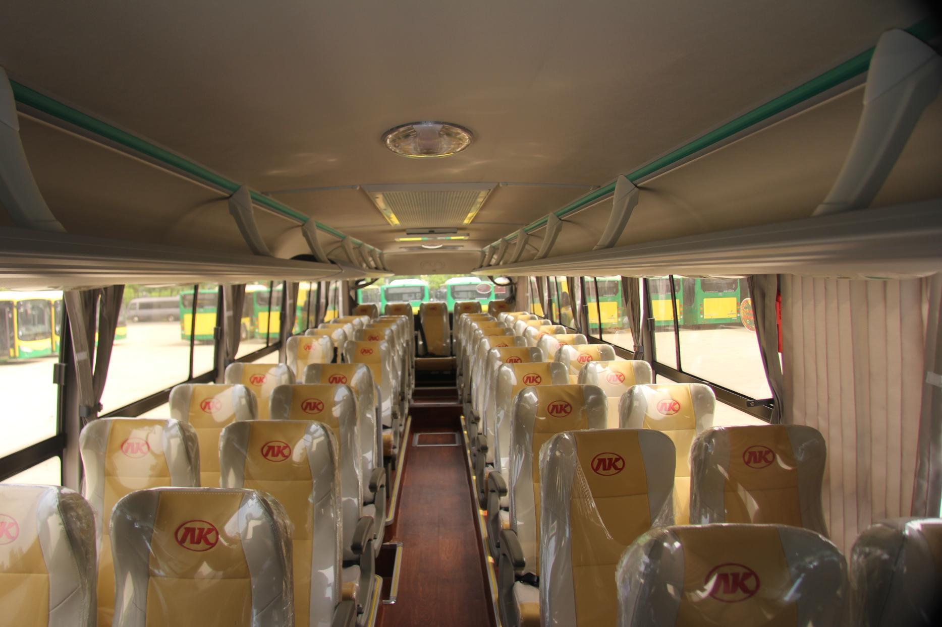 Customer's Requirement LHD Drive Type 50 Seats Diesel Bus for Luxury and Coaches