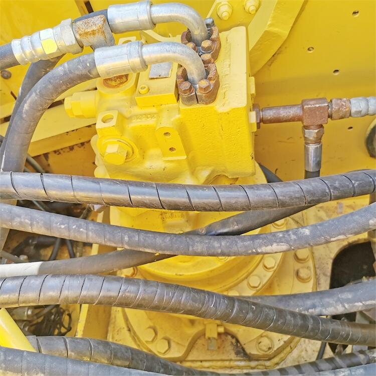 Best 20T Second Hand KOMATSU Crawler Excavator PC220 PC210 PC200 with Cummins Engine