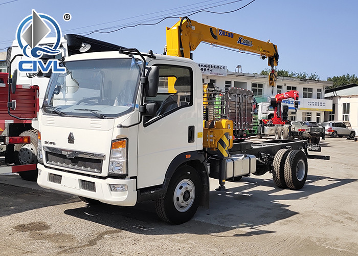 2-5 Tons Light Cargo Truck Mounted Crane tank capacity 120L