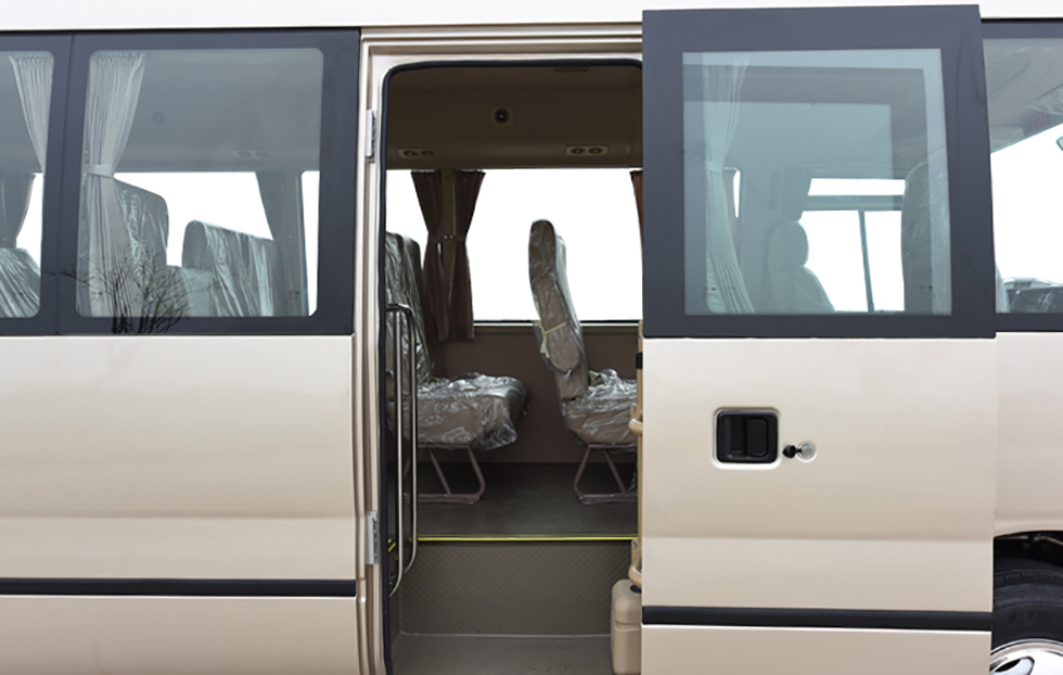 Small Passenger 24-31 Seats Toyo Ta Coaster 30 Seater Bus Diesel Manual Transmission