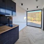 20ft Sturdy Container Homes with 50/75/100mm Wave Sandwich Panel Wall and Modern