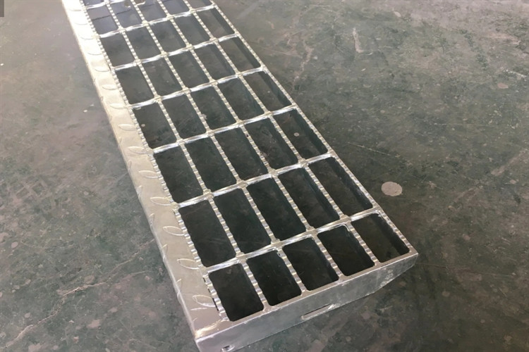 Industrial Welded Plain Type Serrated Bar Hot DIP Galvanizing Steel Structure Grating For Stair Tread