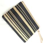 The new European and American fashion female striped knit wrist portable Clutch