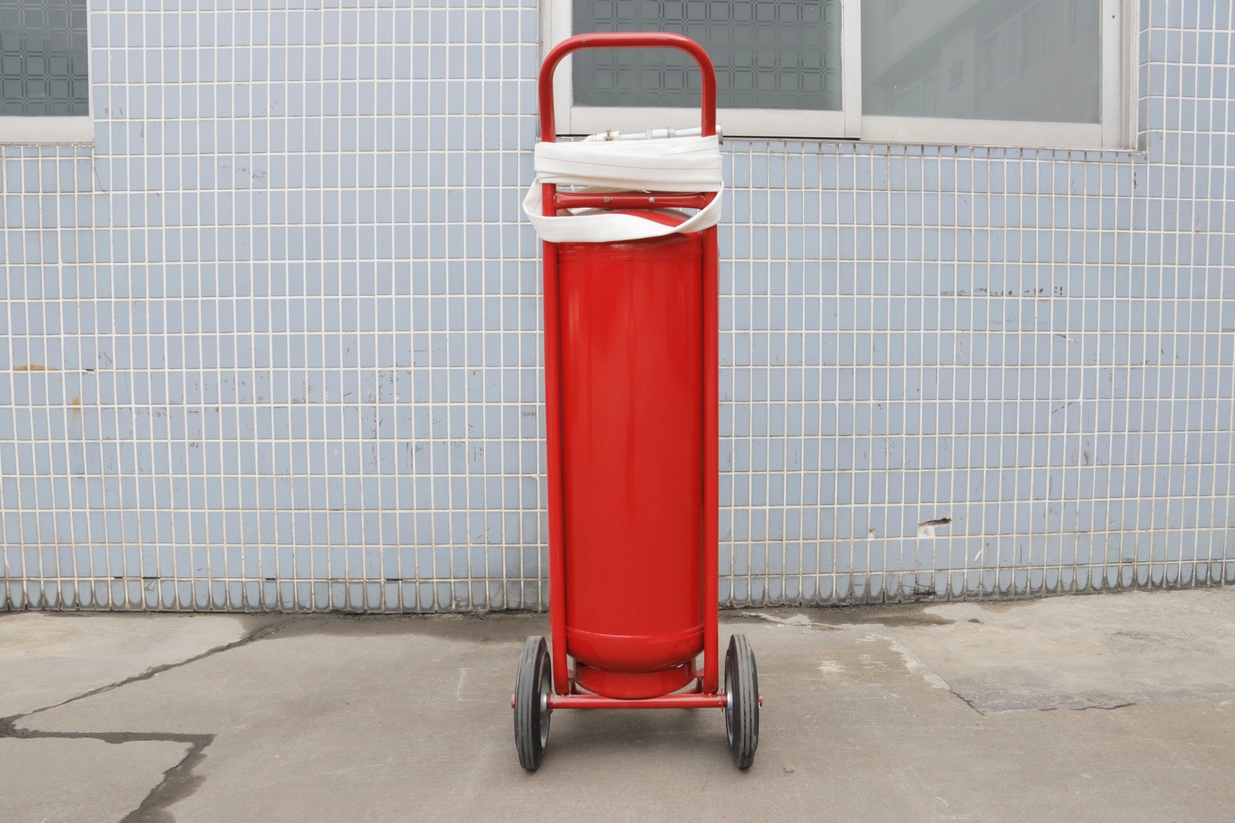 Red Fire Extinguisher for Fire Safety 233B Fire Extinguishing Level ≤5 Spraying Lag Time