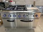 20.8kw Gas Range Cooking Equipment With 4-Burner Gas Oven Heavy Duty 153kg