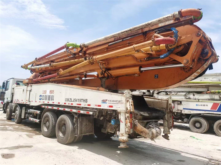 Schwing HB39V Used Truck Concrete Pump Truck Mounted 39 Meter