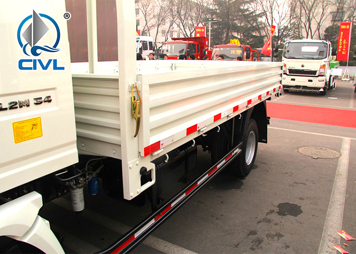 HOWO 4 X 2 Light Cargo Truck 190HP EUROIII can load 6T Economic and Fuel Saving