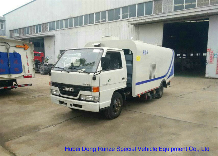 JMC 4X2 Vacuum Road Sweeper Truck , Street Cleaner Truck With High Pressure Water