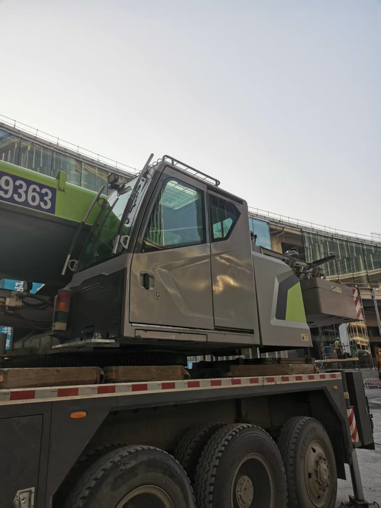 Seven-Arm Crane Jib ZTC950E7 2021 Years Zoomlion Mobile Crane 95tons for Heavy-Duty Construction Projects