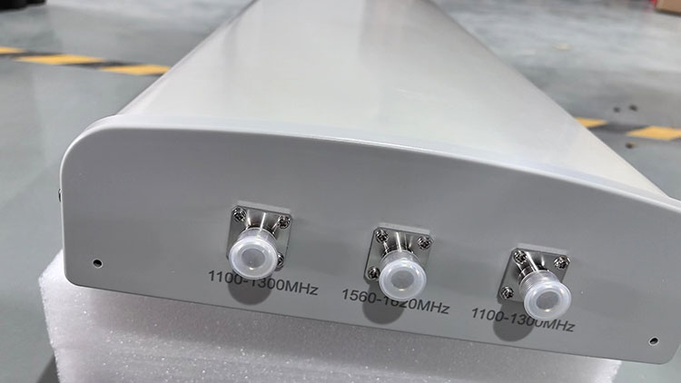 Lightweight 750-850Mhz Bands Long Range Anti Drone Antenna Customizable